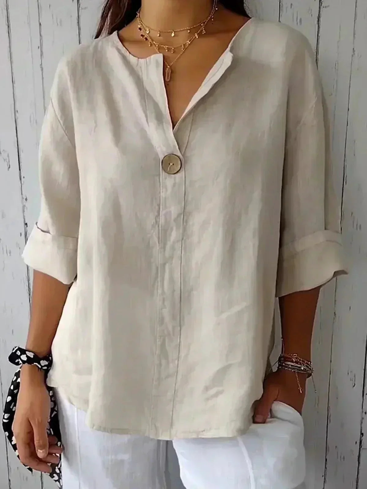 NAOMI - Relaxed V-Neck Top