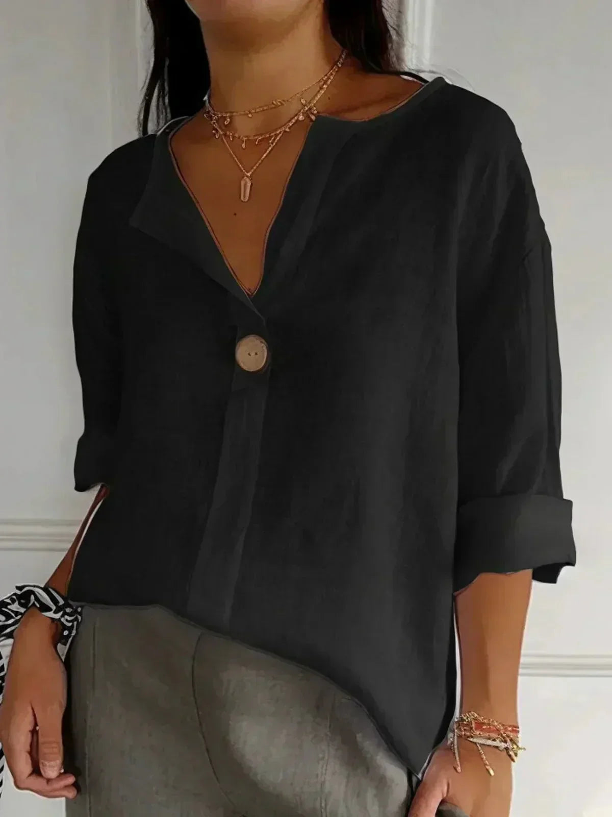 NAOMI - Relaxed V-Neck Top