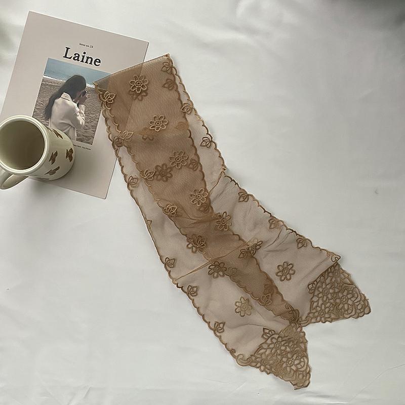 LUCILLE - Lace Hair Streamer