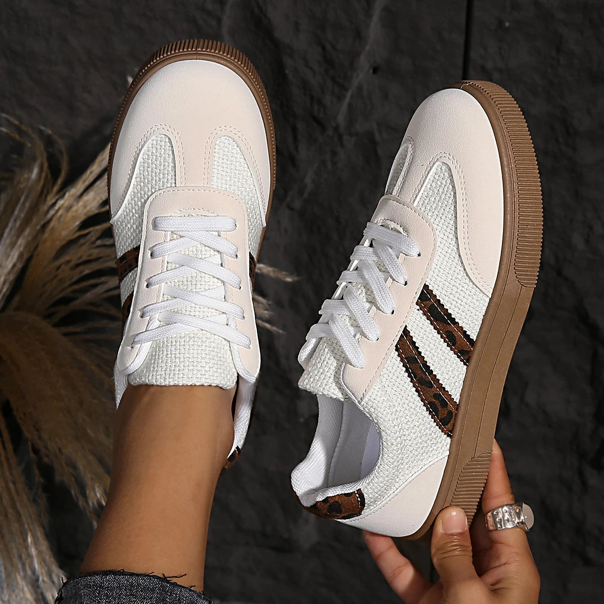 JUNIPER - Lace-Up Trainers
