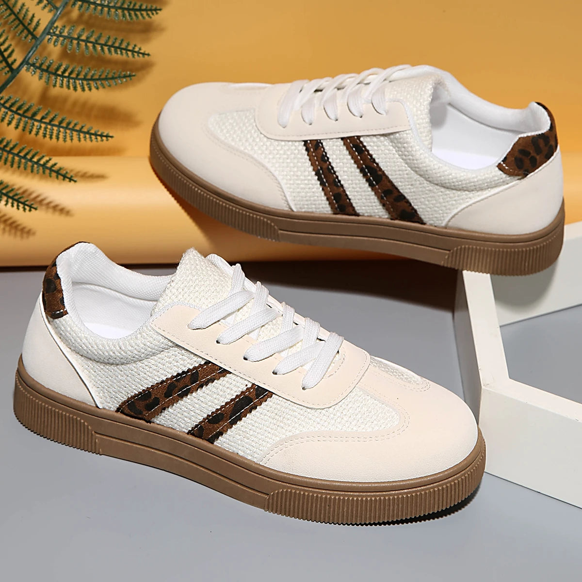 JUNIPER - Lace-Up Trainers