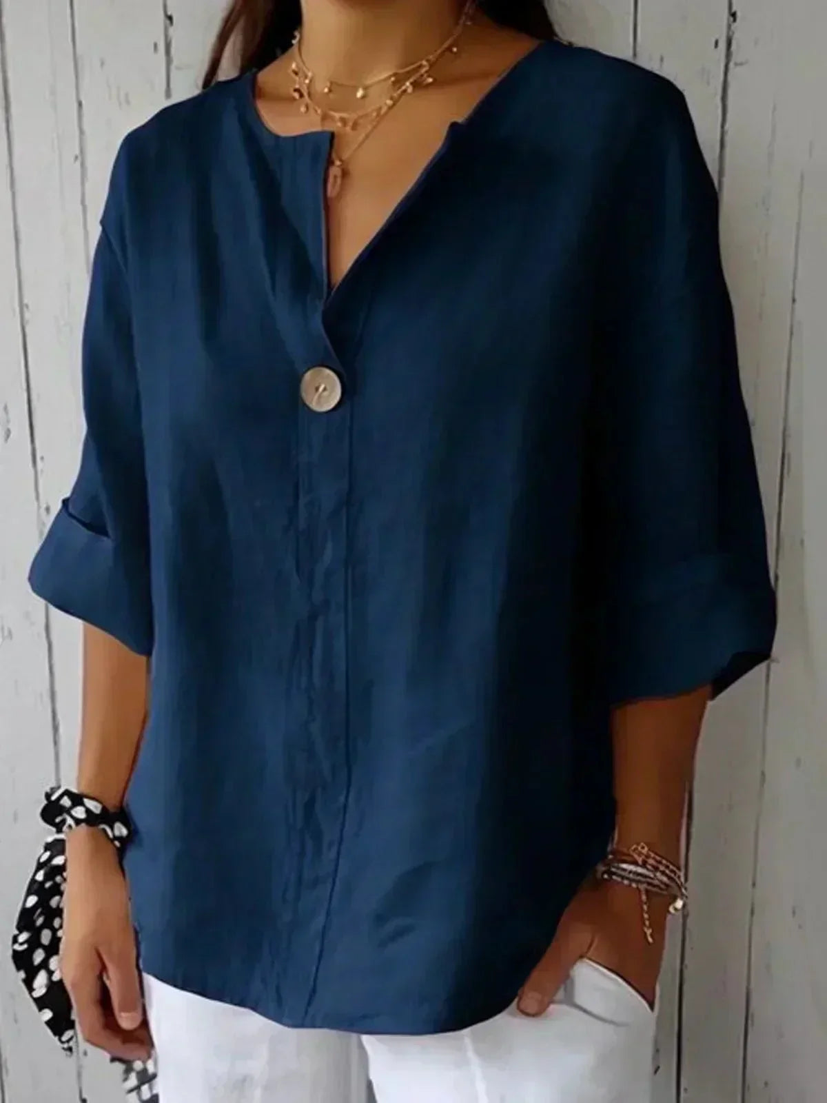 NAOMI - Relaxed V-Neck Top
