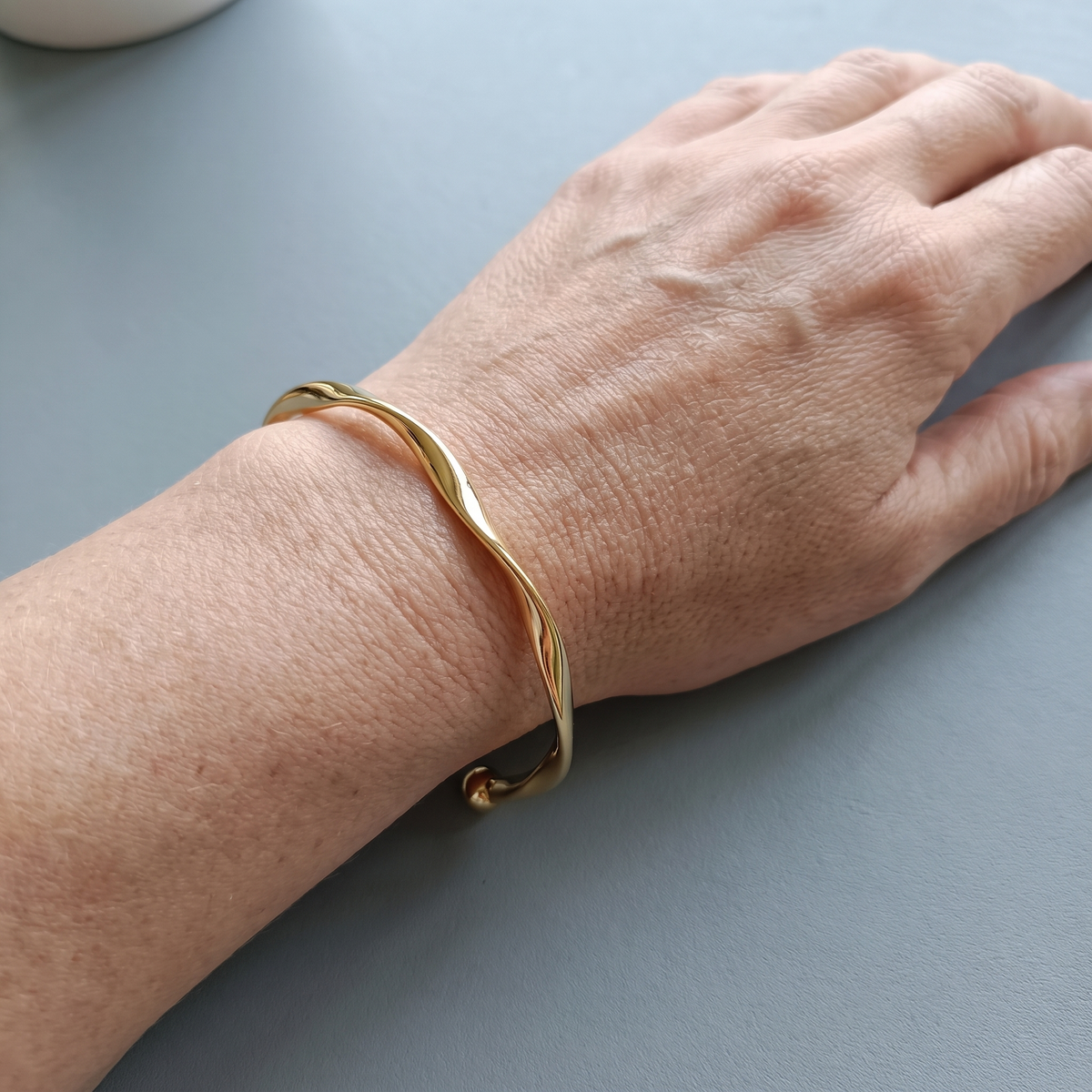 HESTER - Golden Twist Bracelet