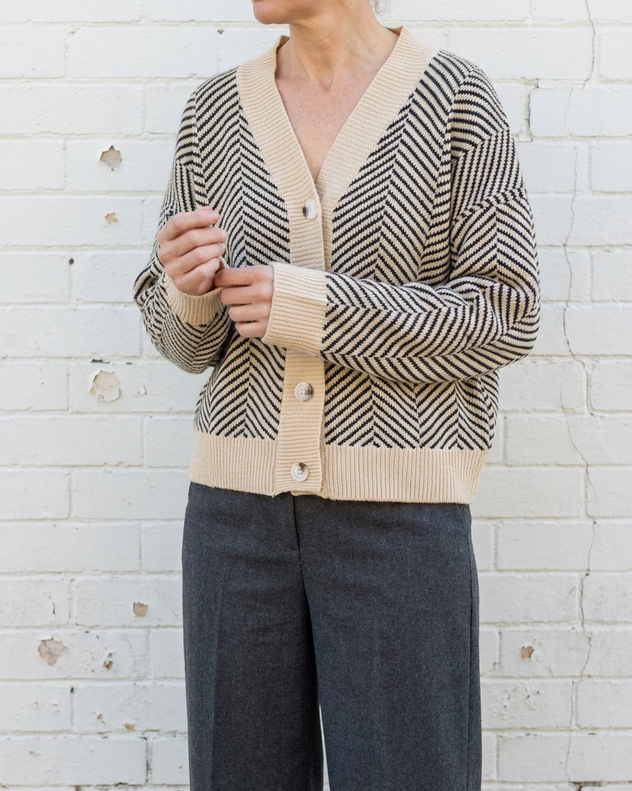 HALLE - Cropped Knitted Cardigan