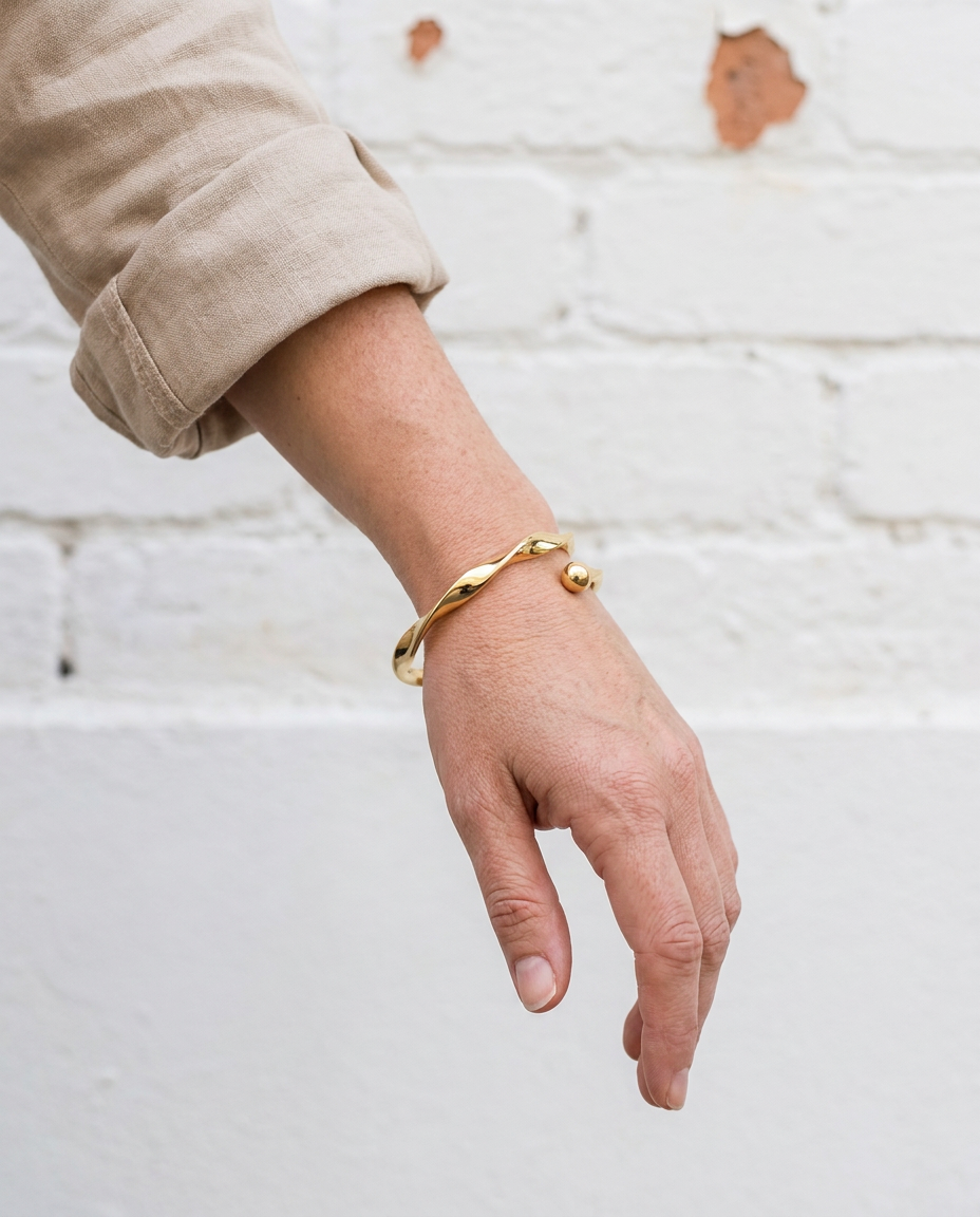 HESTER - Golden Twist Bracelet