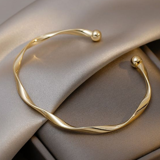HESTER - Golden Twist Bracelet